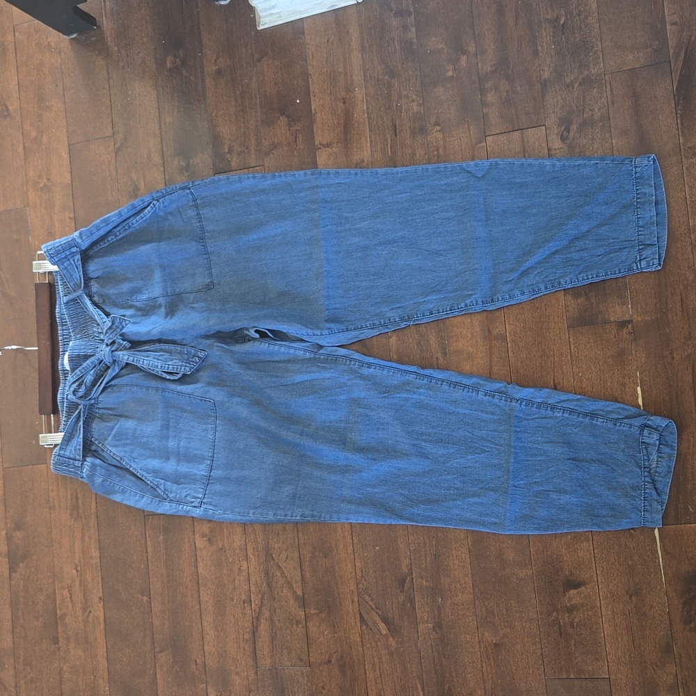 High-waisted denim pants